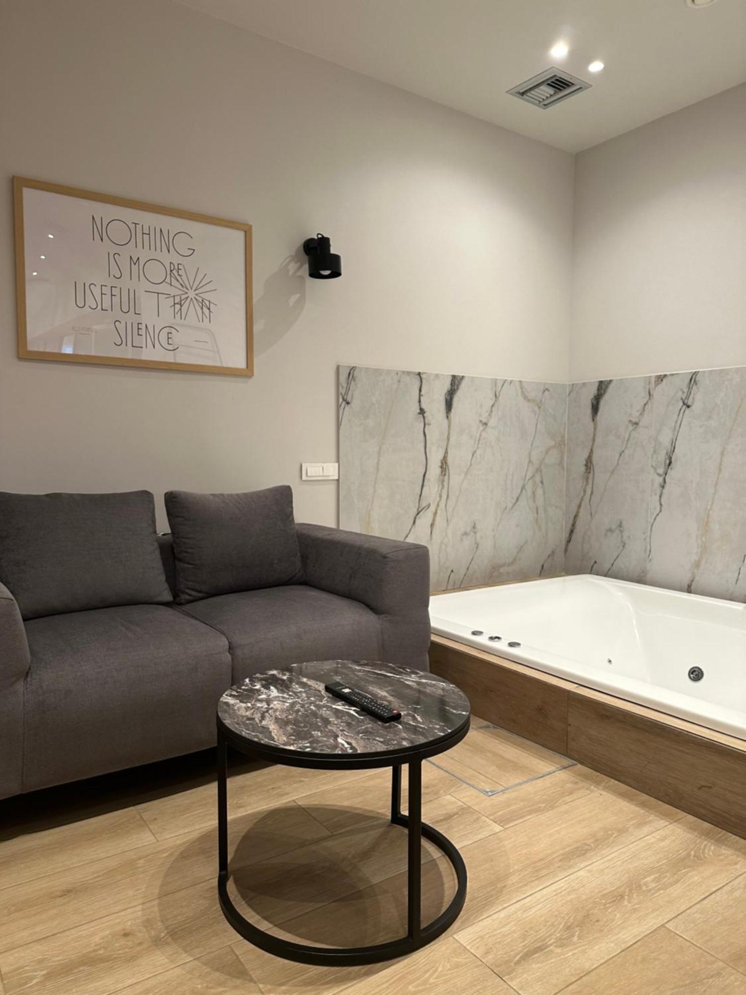 Belle Athenes - Luxury Rooms At Monastiraki Railway Station Экстерьер фото