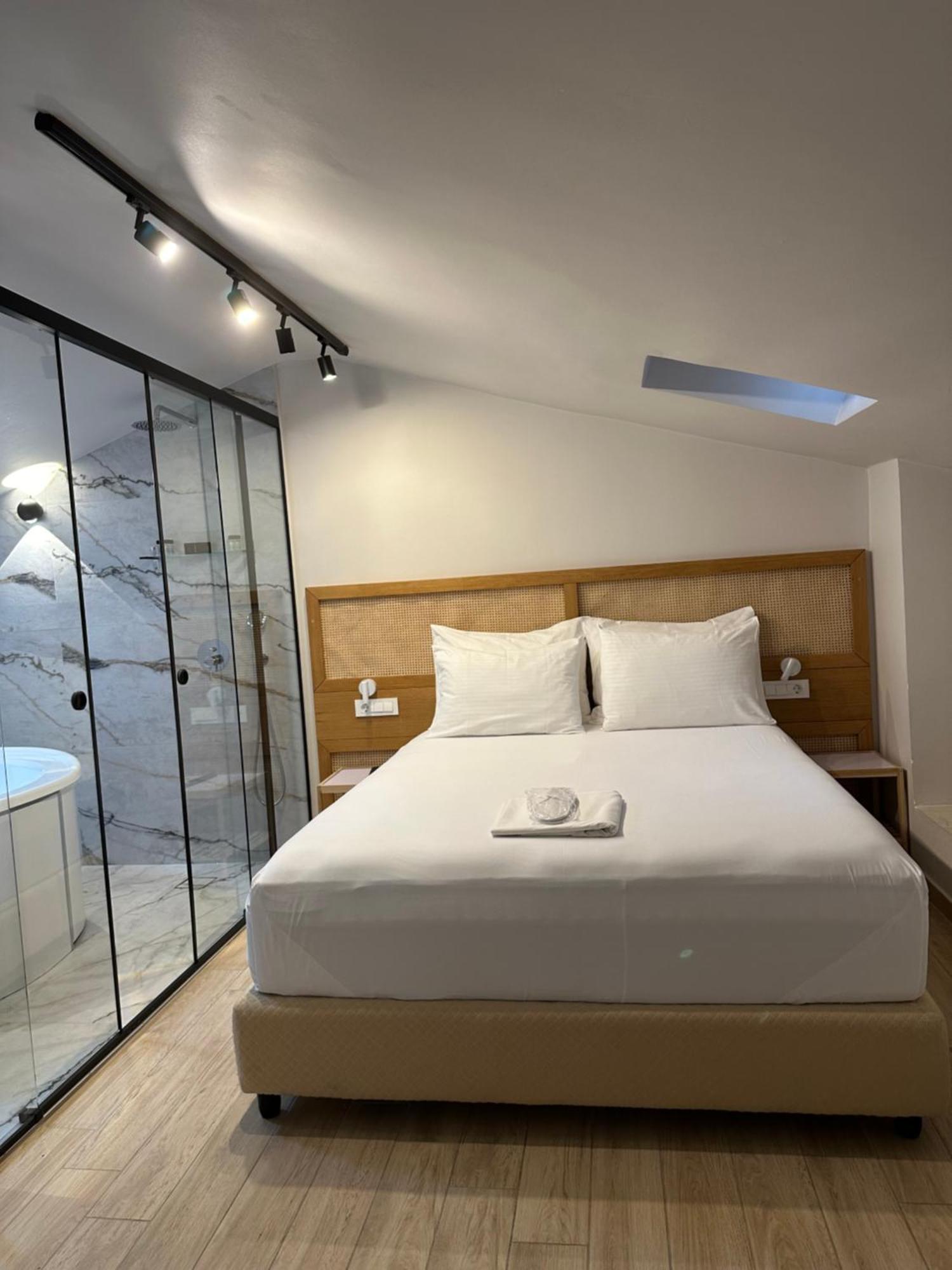 Belle Athenes - Luxury Rooms At Monastiraki Railway Station Экстерьер фото