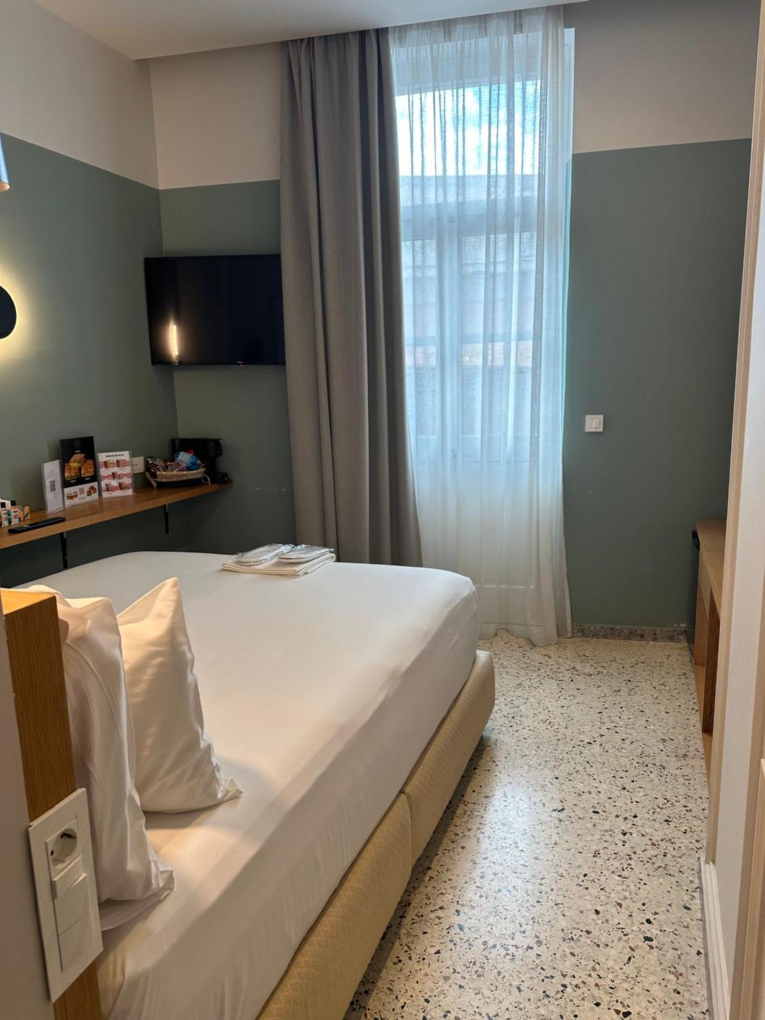 Belle Athenes - Luxury Rooms At Monastiraki Railway Station Экстерьер фото